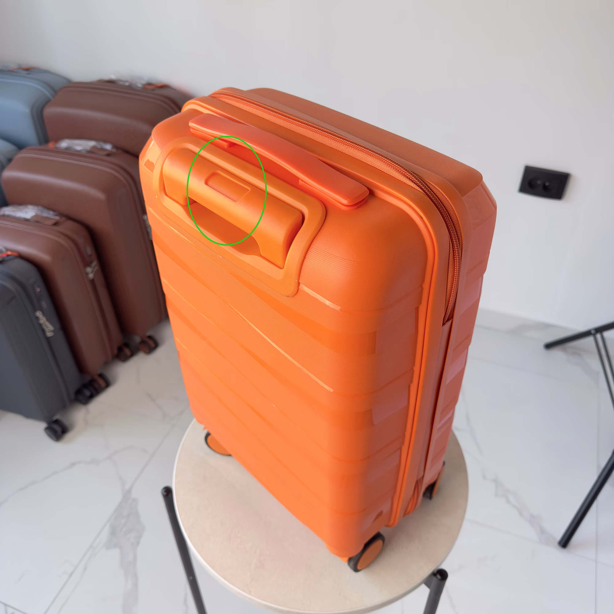 Чемодан Activ S Orange Уценка 2