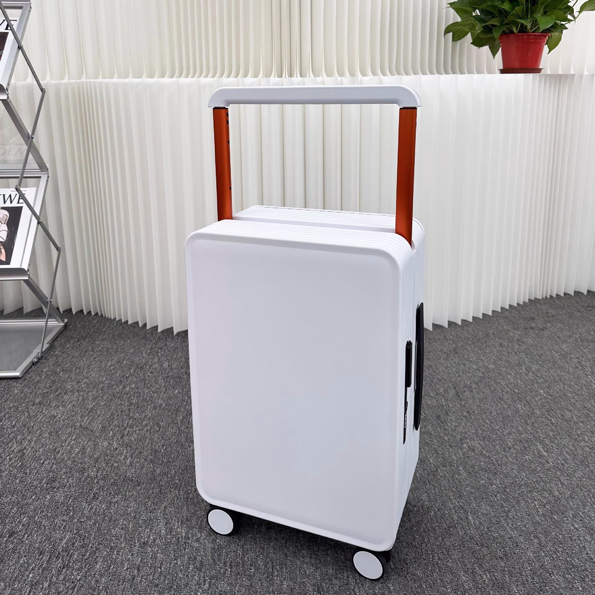 Чемодан Bosco S Cool White