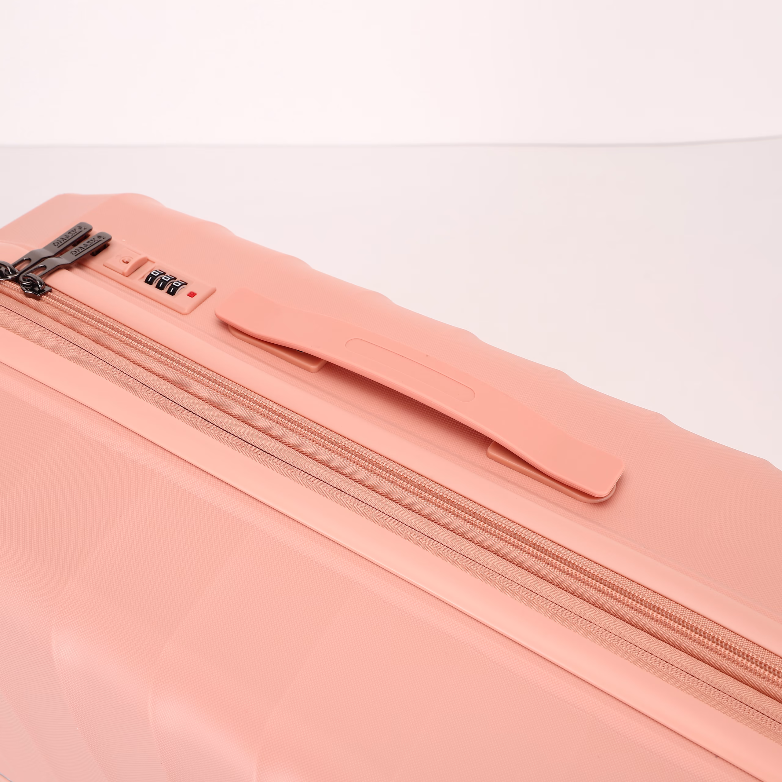 Чемодан Diamond M Coral Pink с расширением 9
