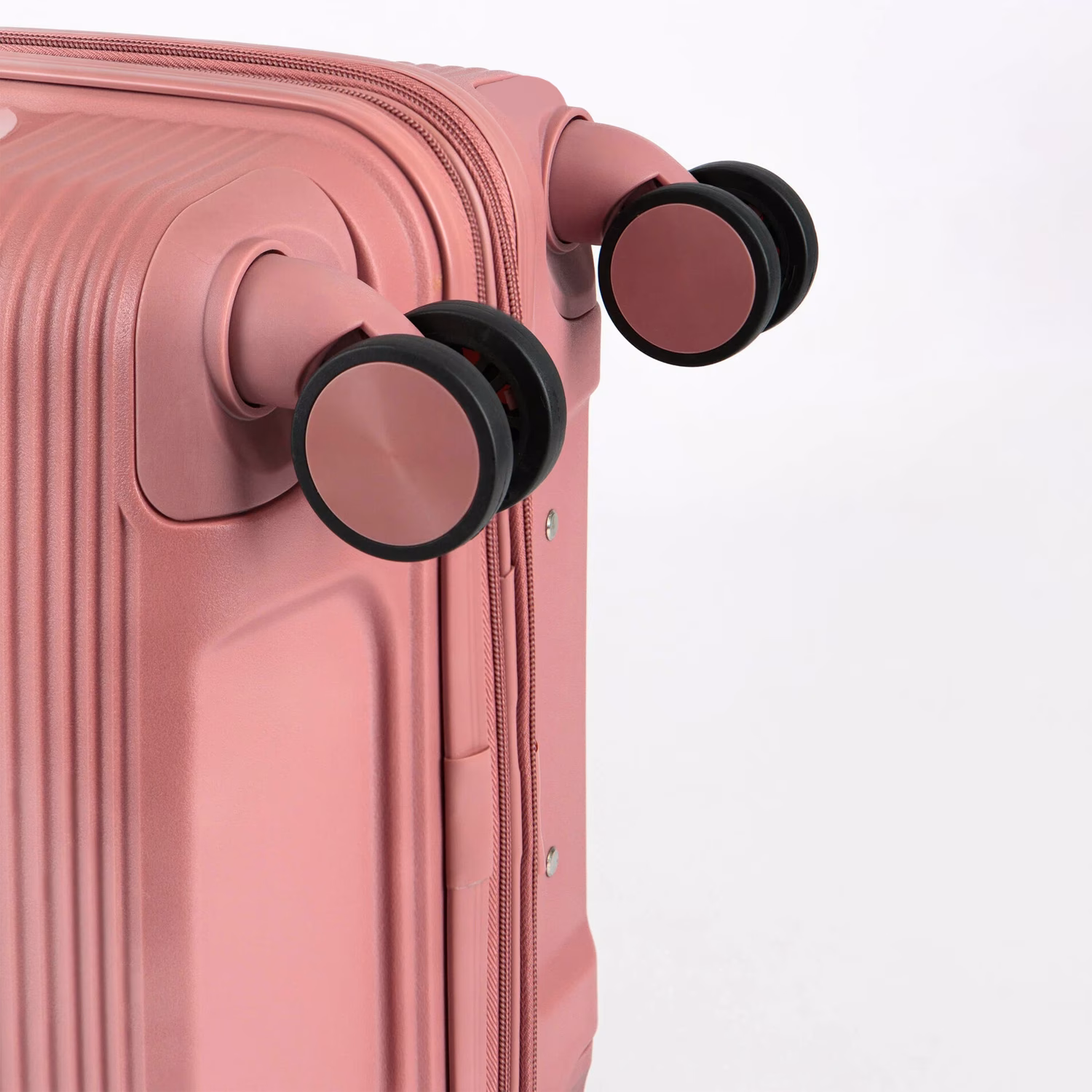 Чемодан Fly M Pink 4