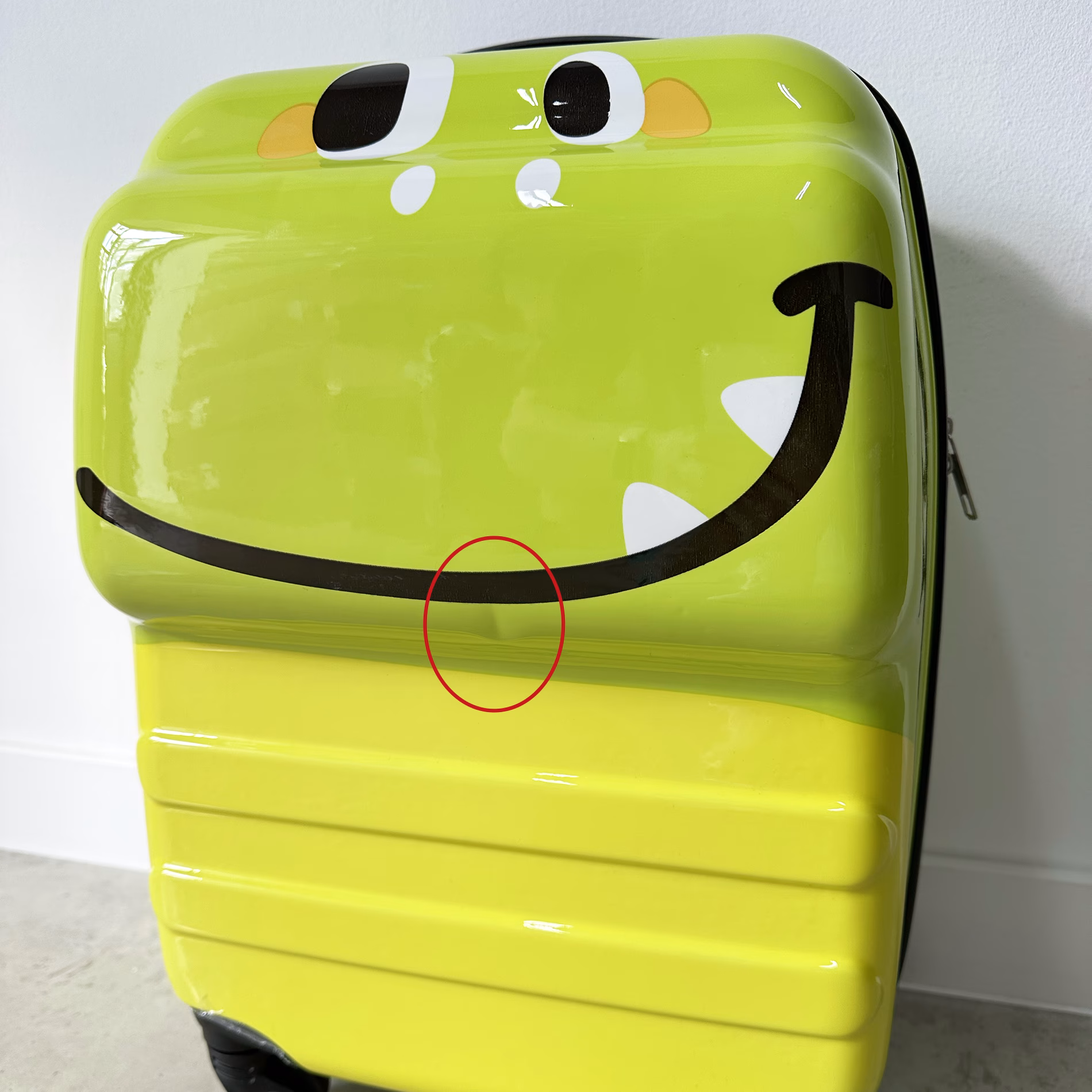 Чемодан Magic S Green Smile Уценка 2