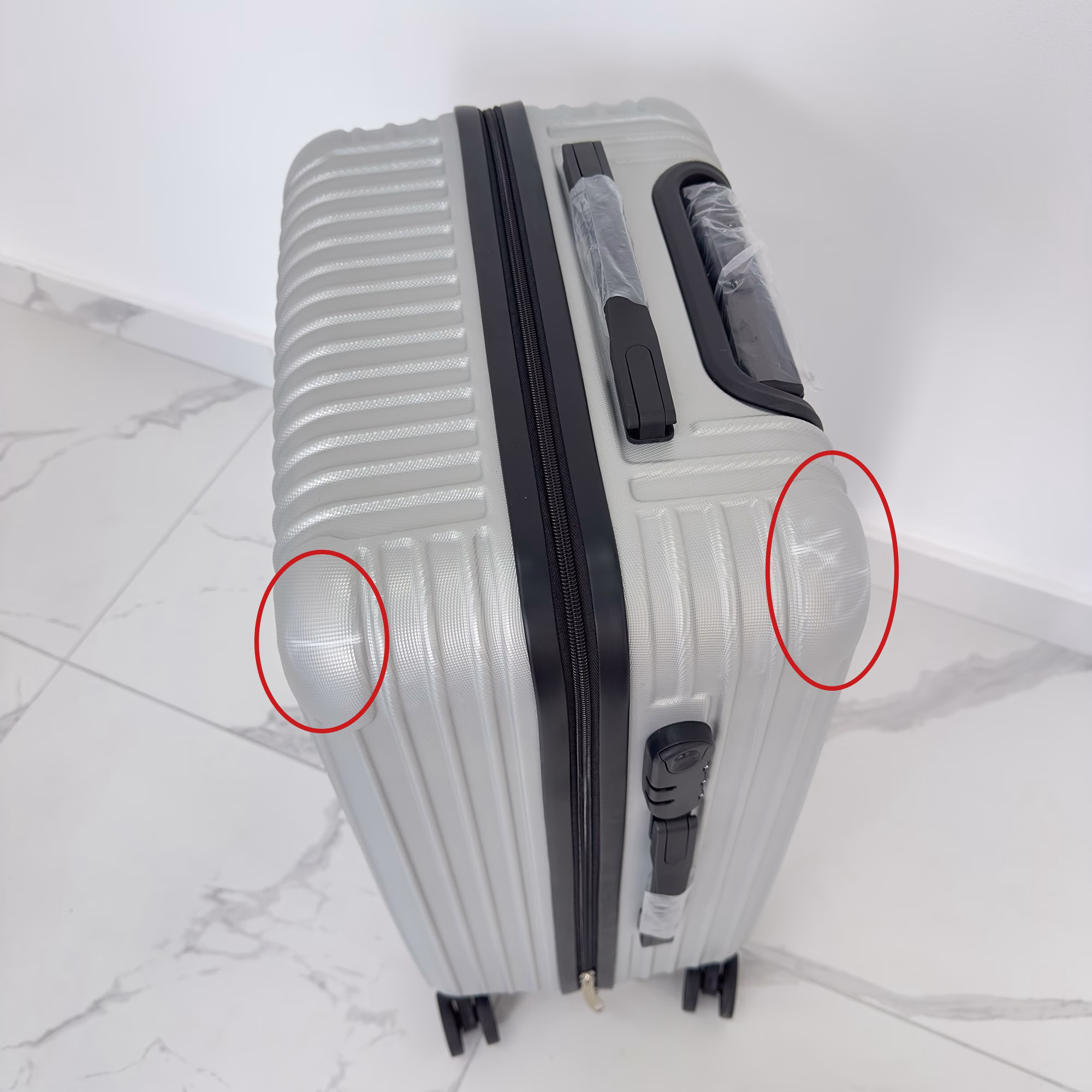 Чемодан Ostin M Titan Уценка 2