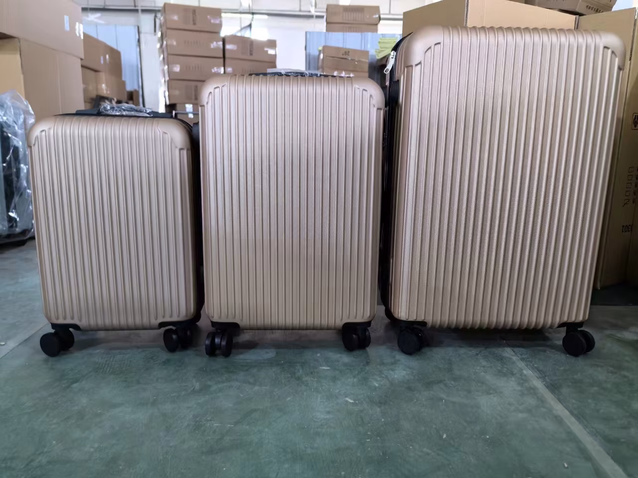 Чемодан Ostin S Champagne Gold 6