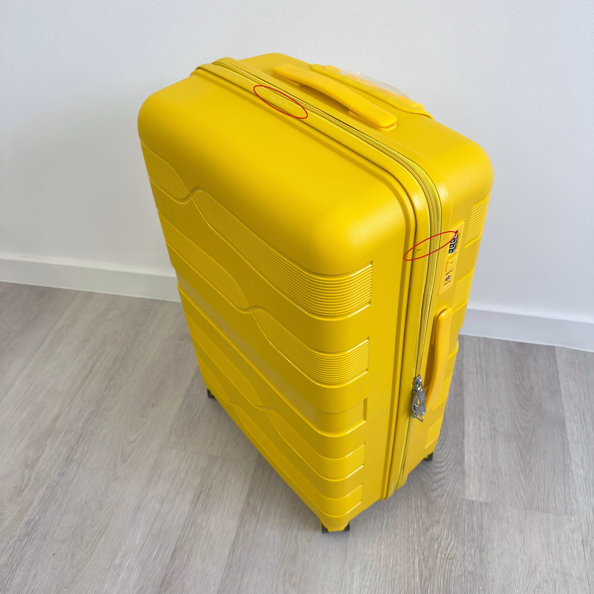 Чемодан Travel M Yellow Уценка 2